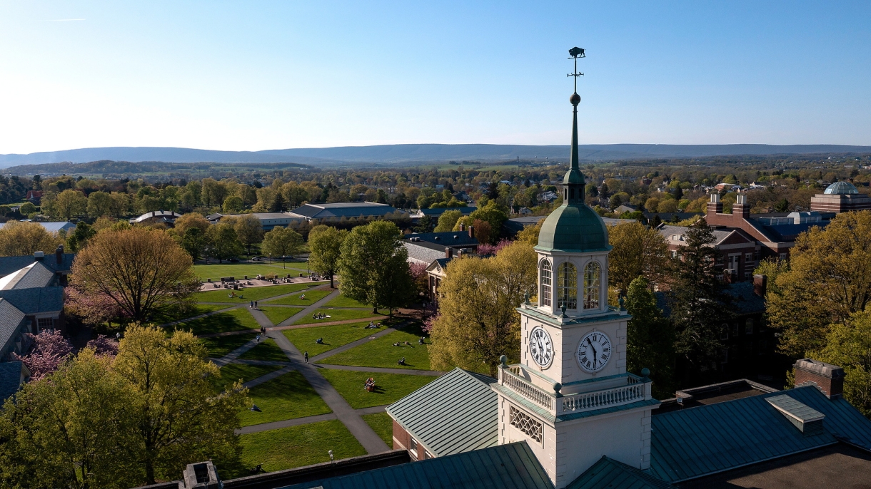 Drone photo from above the library. 