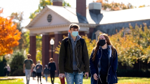 Bucknell students wear face coverings