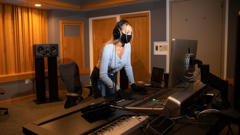 Sami Wurm ’22 stands at a computer in a digital recording lab