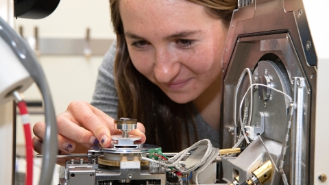 Student working with scanning electron microscope