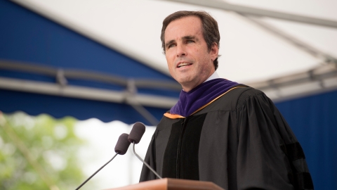 Bob Woodruff speaking at Commencement