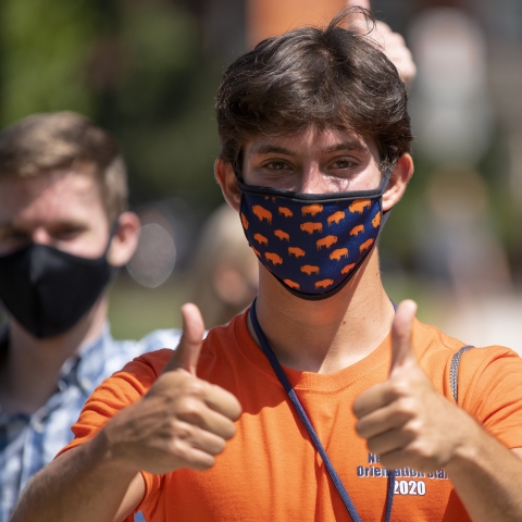 Student wears mask during orientation