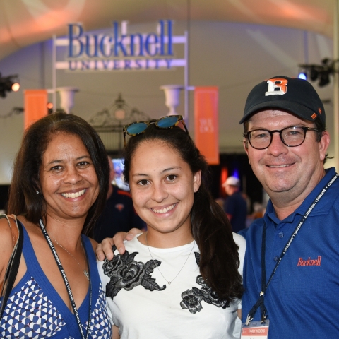 Parents and student at tailgate
