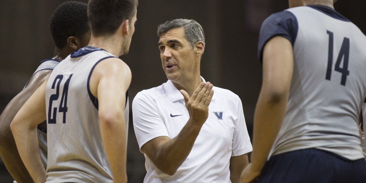 Jay Wright '83 talks to Villanova student-athletes. 