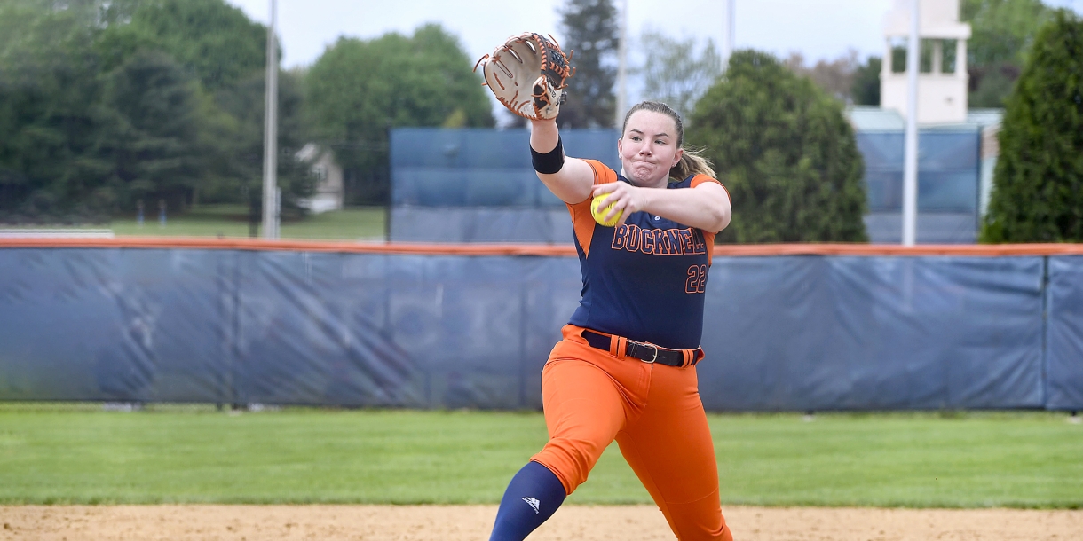 Photo of Kelly Toomey &#039;23 pitching