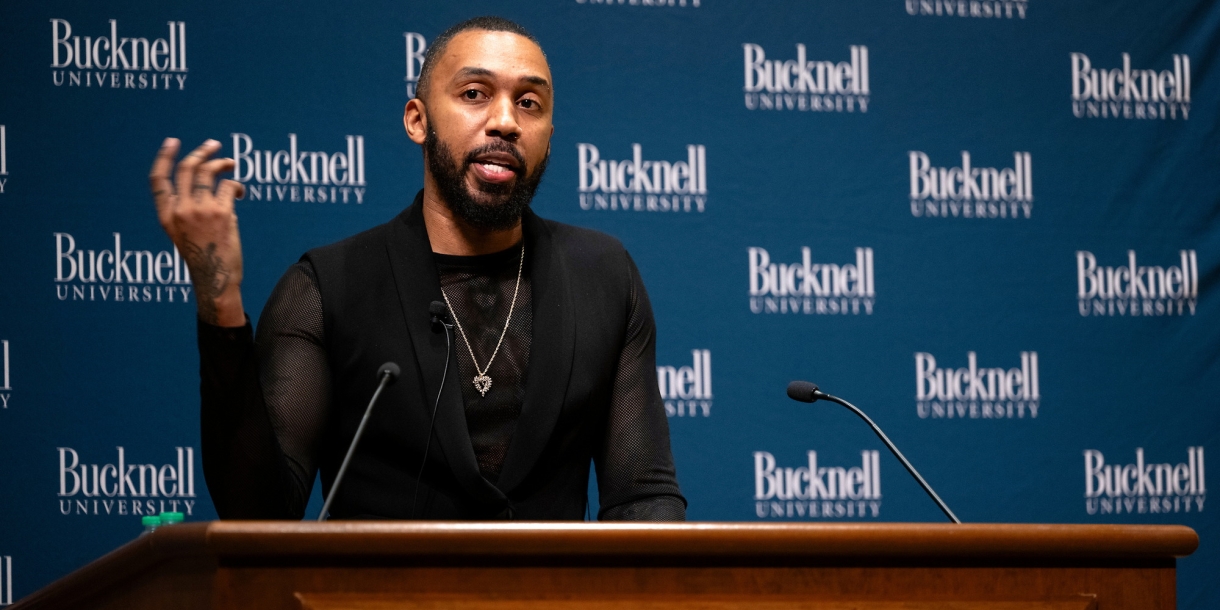 Author George Johnson speaks at the Bucknell Forum.