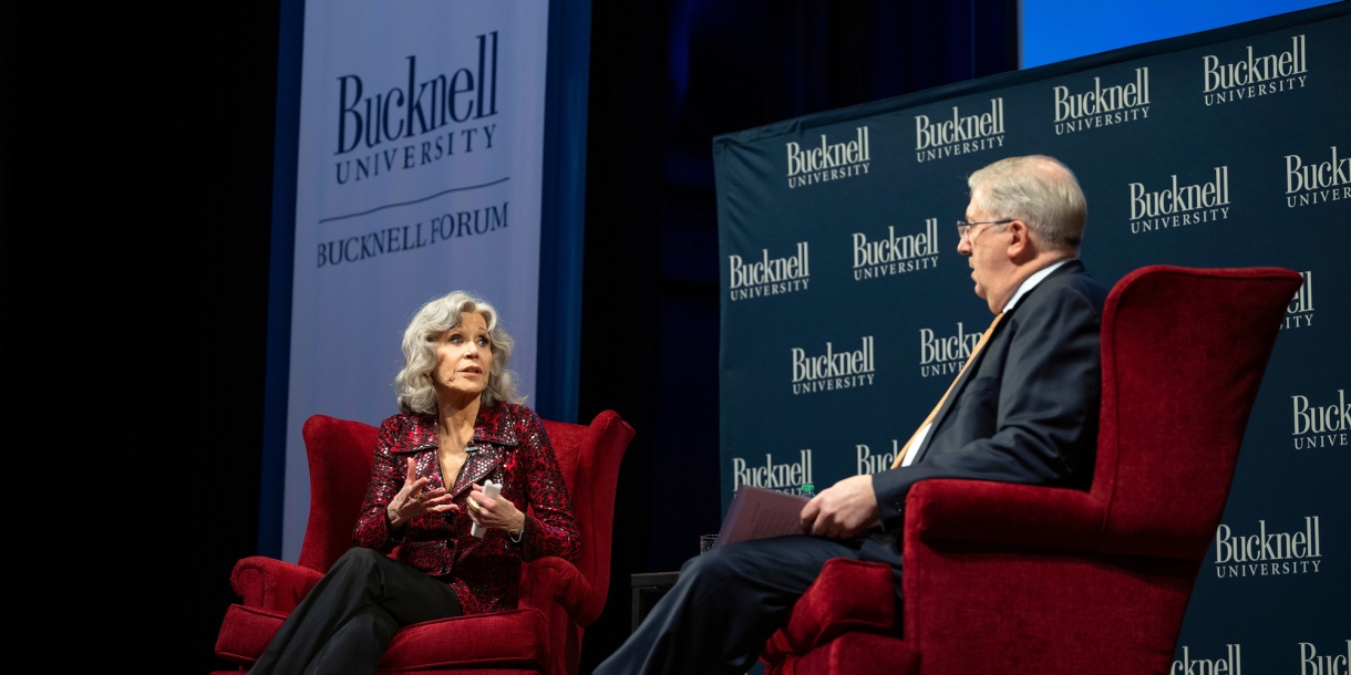 Jane Fonda speaks with President John Bravman during the Bucknell Forum. 