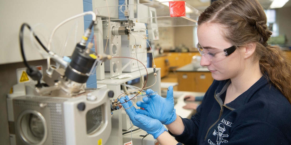 April Hurlock '21 uses lab equipment