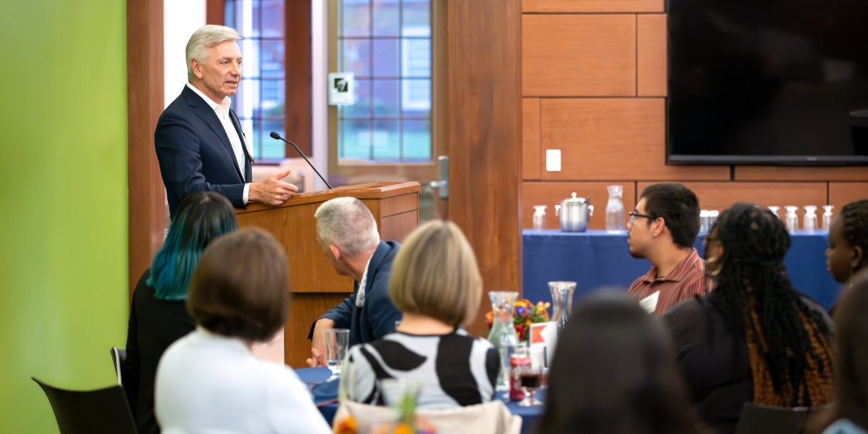 Bob Gamgort addresses students at a dinner.