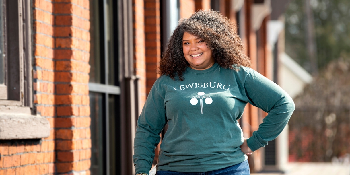 Kendy Alvarez '06 poses outdoors