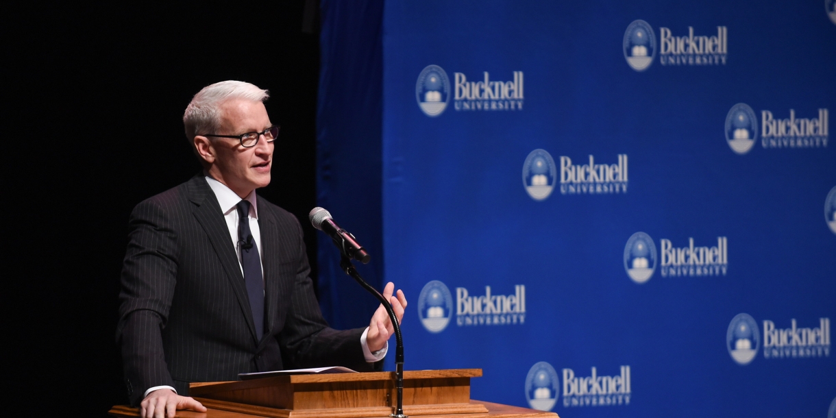 Anderson Cooper speaking at Bucknell University&#039;s Weis Center for the Performing Arts