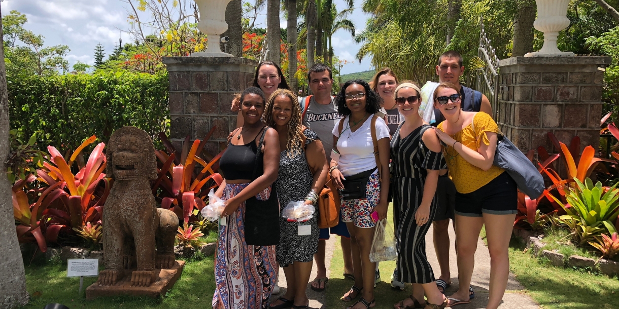 Bucknell in the Caribbean group photo