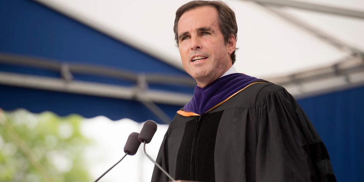 Bob Woodruff speaking at Commencement