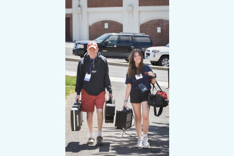 Moving in for the weekend helped by a Student Ambassador.
