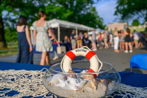 Welcome alumni to our Yacht Rock-themed Welcome Picnic.