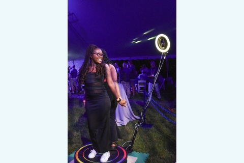 Alumni dancing