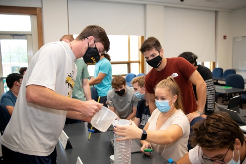 Engineering 100 students collaborate