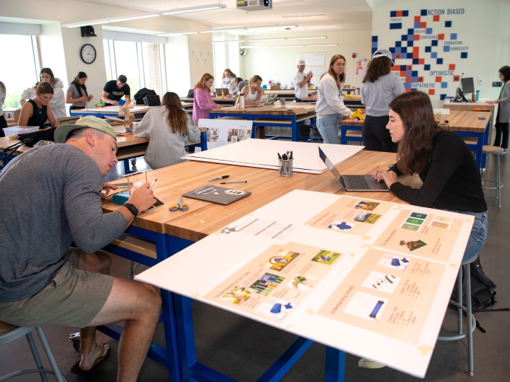 Studnets work collaboratively in a large classroom.